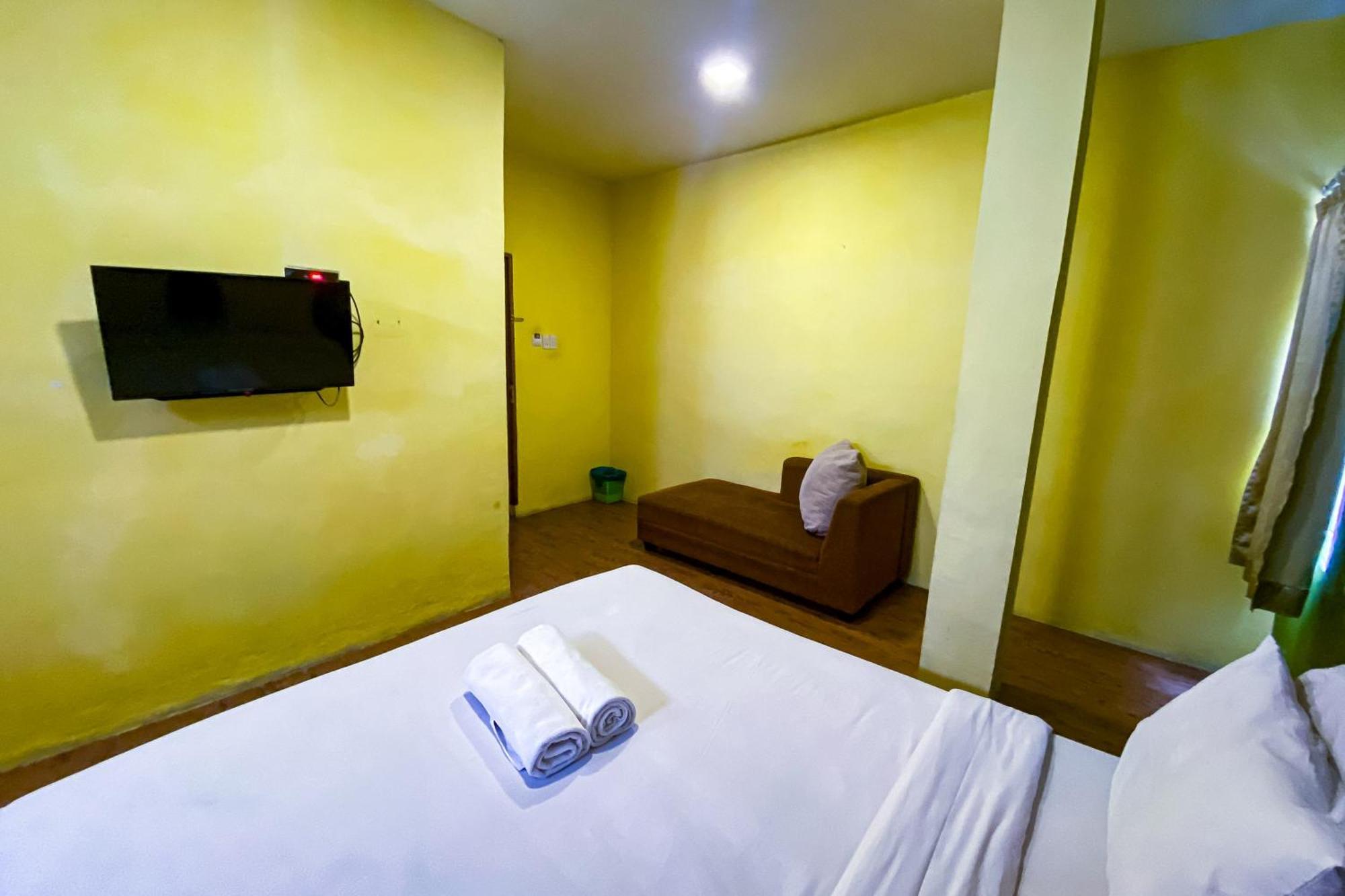 Отель Reddoorz At Sentosa Jaya Helvetia Медан Экстерьер фото
