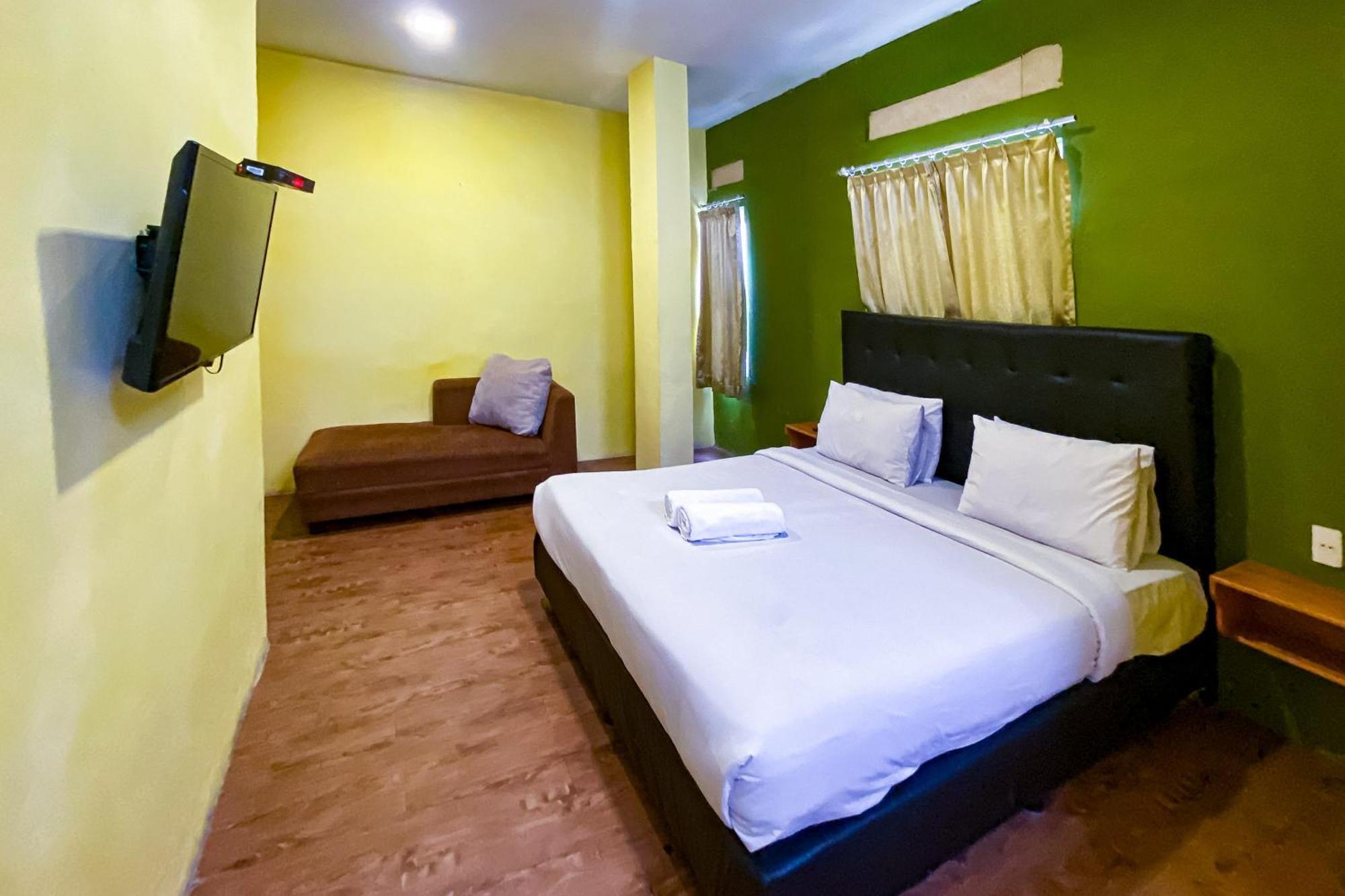 Отель Reddoorz At Sentosa Jaya Helvetia Медан Экстерьер фото