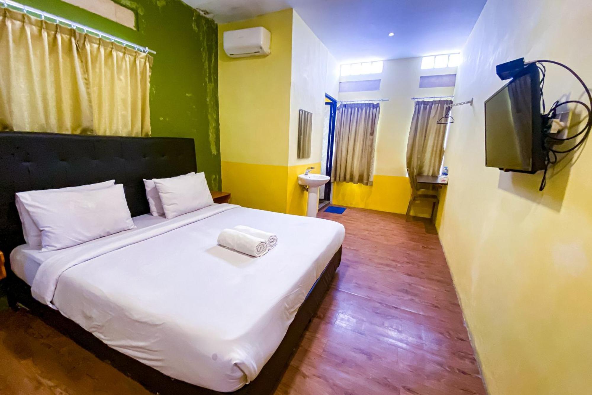 Отель Reddoorz At Sentosa Jaya Helvetia Медан Экстерьер фото