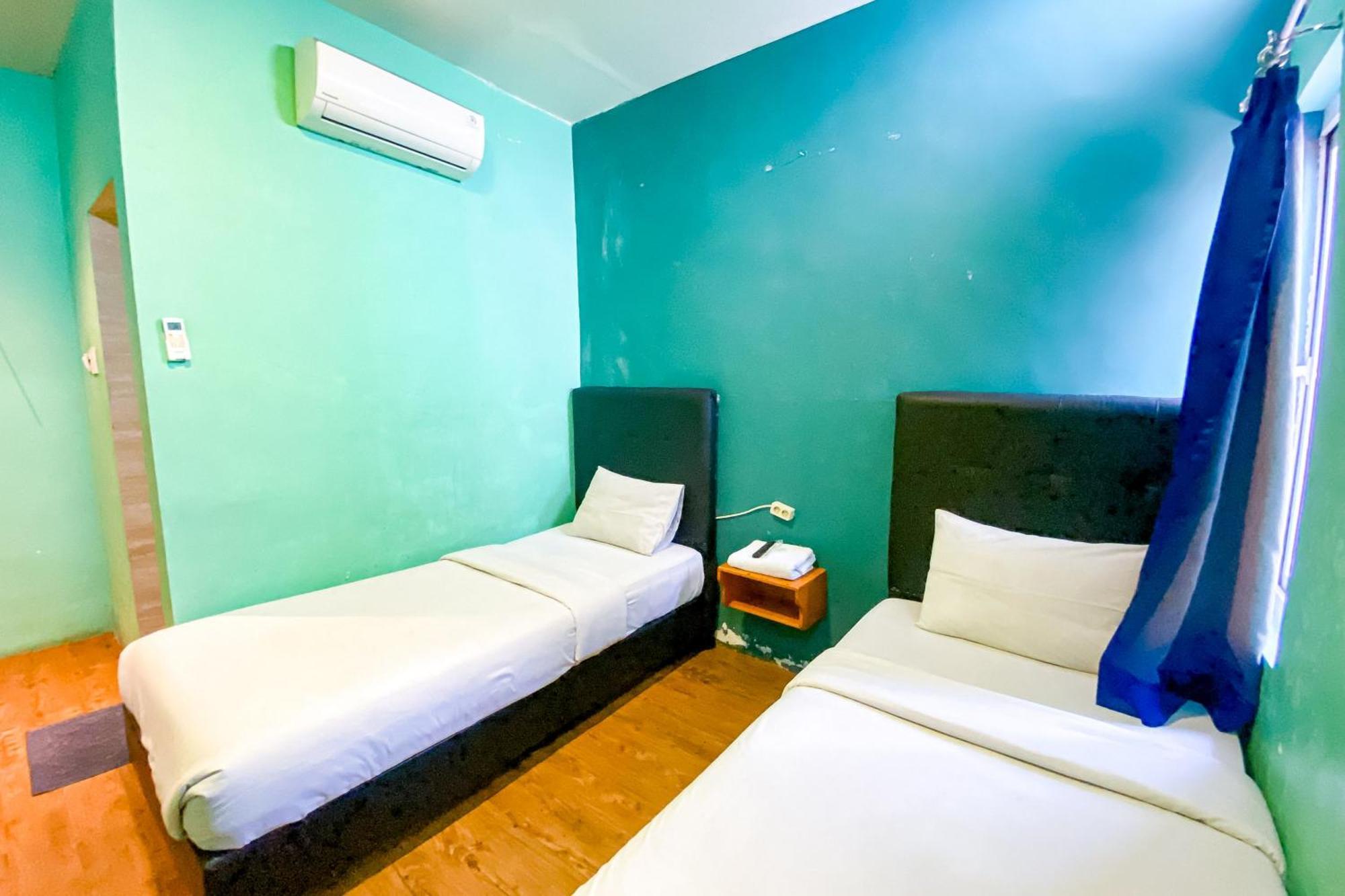 Отель Reddoorz At Sentosa Jaya Helvetia Медан Экстерьер фото