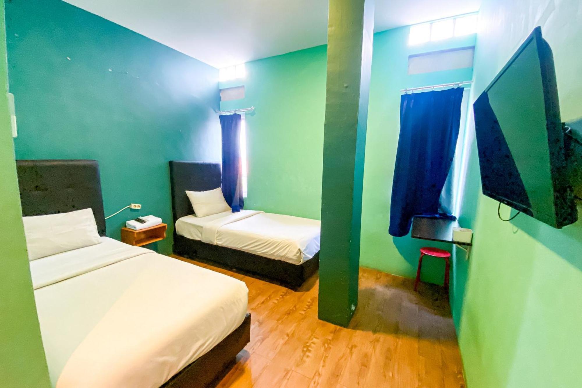 Отель Reddoorz At Sentosa Jaya Helvetia Медан Экстерьер фото