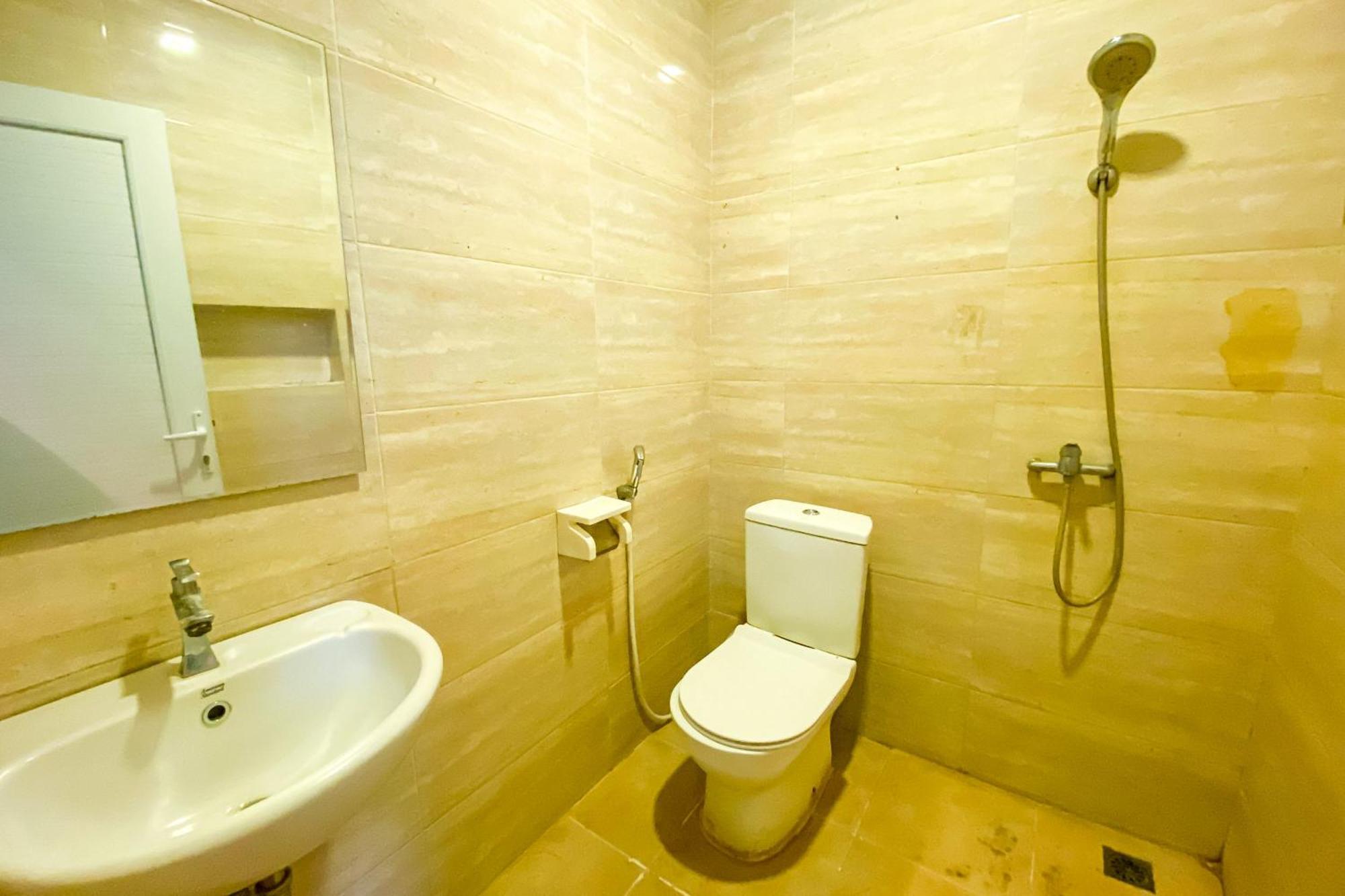 Отель Reddoorz At Sentosa Jaya Helvetia Медан Экстерьер фото