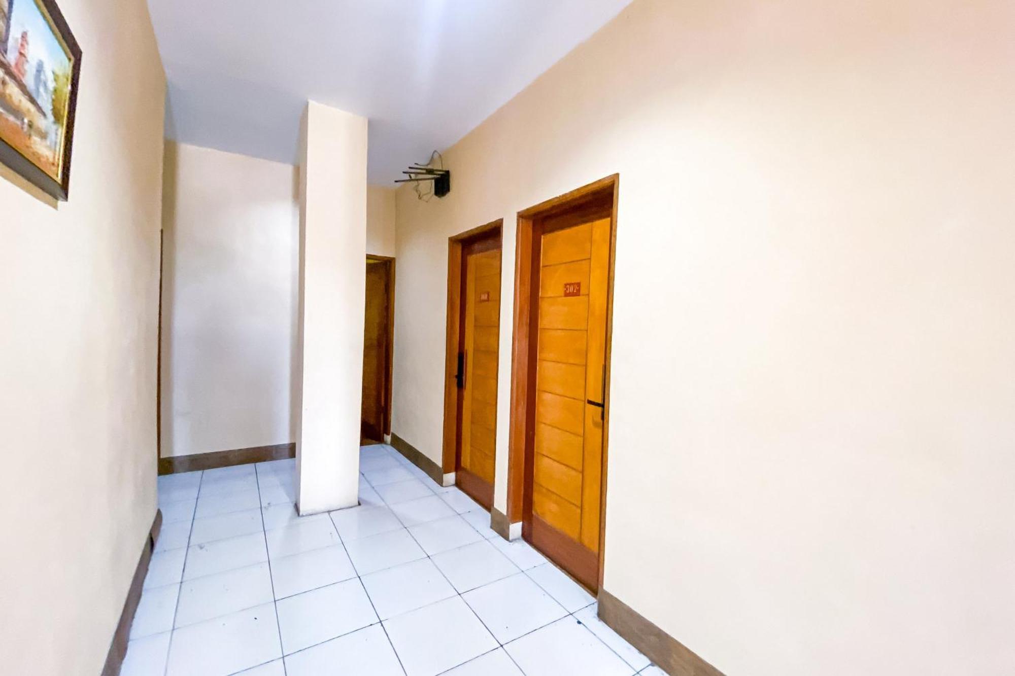 Отель Reddoorz At Sentosa Jaya Helvetia Медан Экстерьер фото