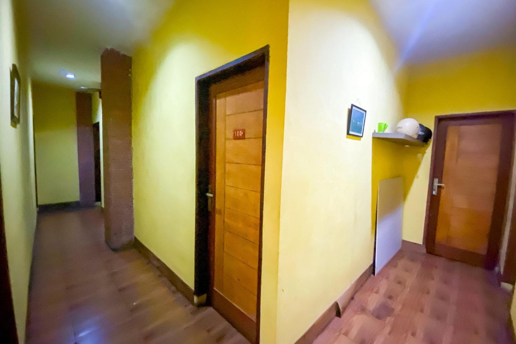 Отель Reddoorz At Sentosa Jaya Helvetia Медан Экстерьер фото