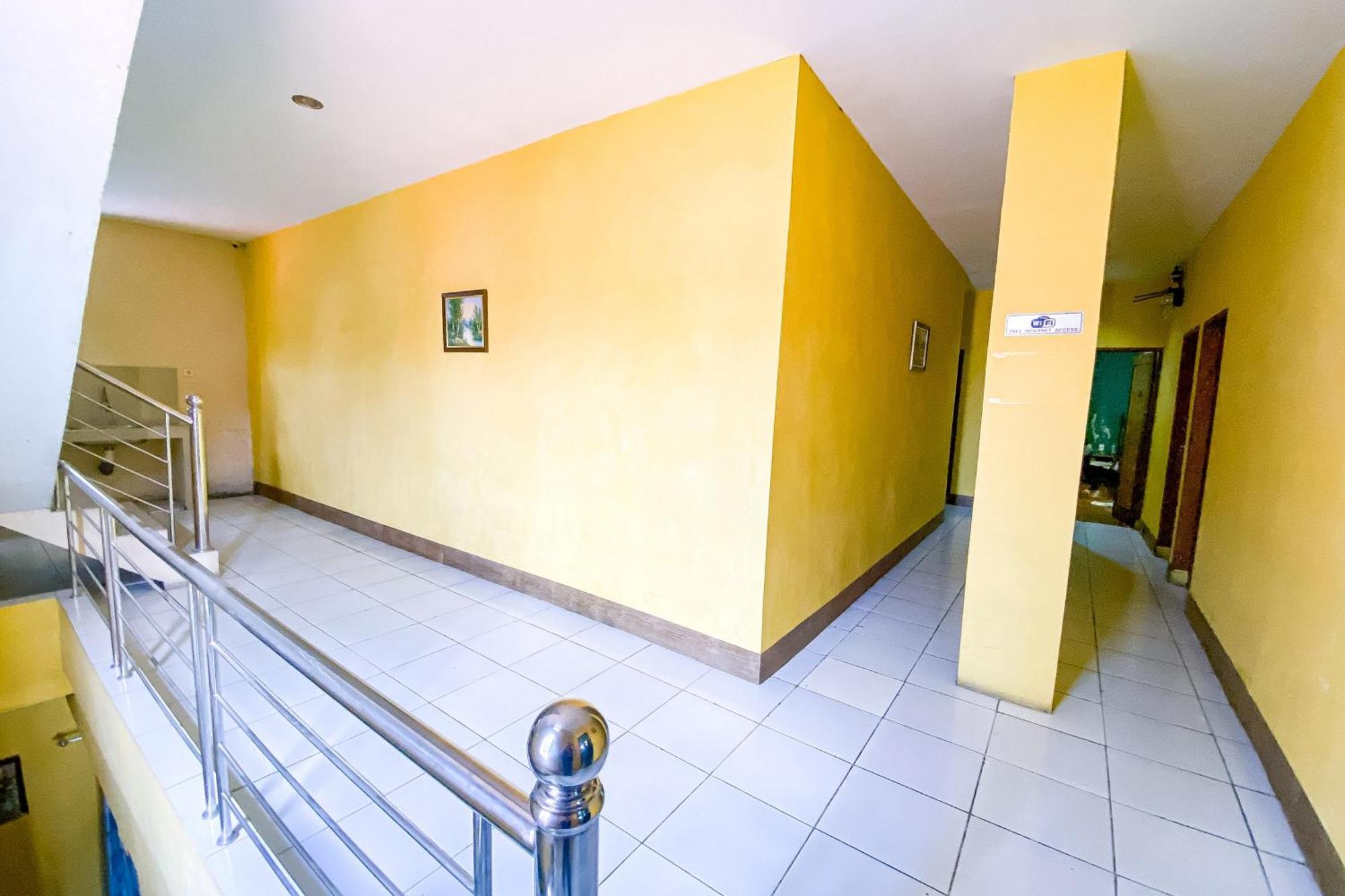 Отель Reddoorz At Sentosa Jaya Helvetia Медан Экстерьер фото